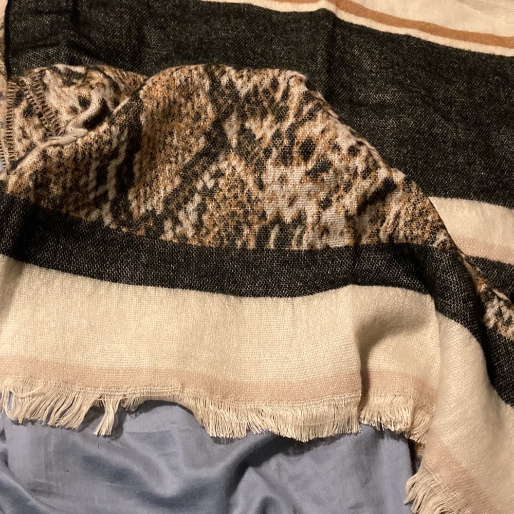 Scarf - Picture 2 of 6